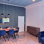 Luxury Three-bedroom Appartement *
