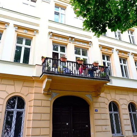 Luxury Three-bedroom *