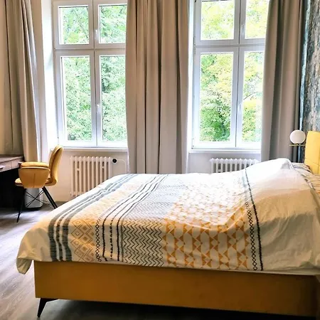 Luxury Three-bedroom Apartment