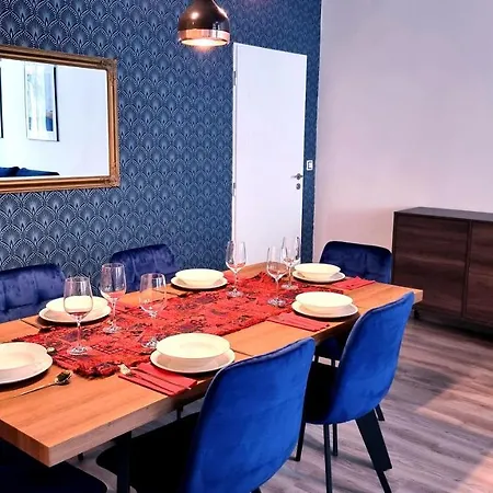 Luxury Three-bedroom Apartment
