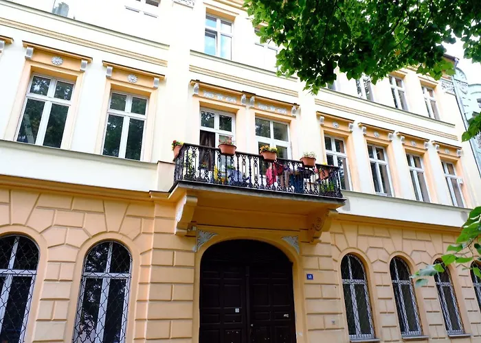 Luxury Three-bedroom *