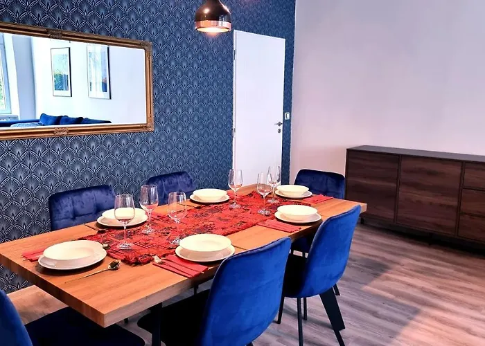 Luxury Three-bedroom アパート
